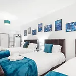 Ebra Stays - Choice Of 2 Or 3 Individual Beds - Luxury New Build Apartment ✪ City Centre, Digbeth ✓ Smart Tv\'S & Large Corner Sofa -