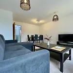 Big Modern House - 15Min To Nec - Sleeps 10