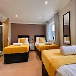 Big Modern House - 15Min To Nec - Sleeps 10