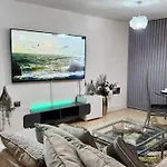 Stylish 2 Bed/Bath Apartment