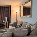 Stylish 2 Bed/Bath Apartment