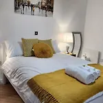 Stylish 2 Bed/Bath Apartment