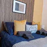 O2 1 Bedroom-Entire Apartment, 38B, Wi-Fi, Netflix