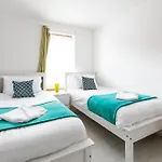 Opp B\'Ham - Perfect For Contractors And Travellers, Gated Parking! Big Savings Booking 7 Nights Or More!