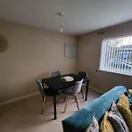 Lovely Apartment With Free Parking & Wi-Fi