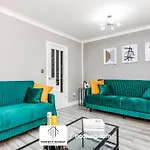 Birmingham Near Airports & Nec, Contractors & Leisure Stays Property Retreat Short Lets & Serviced Accommodation