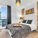 Birmingham City Centre Green Apartment