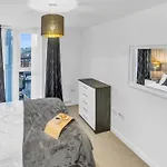 Birmingham City Centre Green Apartment
