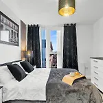Birmingham City Centre Green Apartment