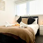 Contemporary And Cosy Birmingham Apartment- Free Parking & Wi-Fi