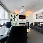 Contemporary And Cosy Birmingham Apartment- Free Parking & Wi-Fi