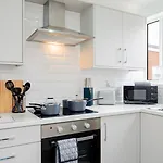 The Brays House For Families, Contractors And Professionals, Birmingham