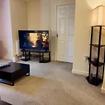 2Bdroom City Center House Perfect For Contractors