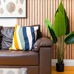 Stylish 2 Bedroom Flat In Hagley Rd By Novo Stays