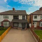 Large Stylish House Close To Birmingham City Centre