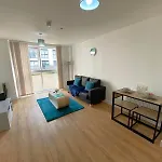 Deluxe Central Apartment - Fast Wifi- Utilitia Arena - Icc - Sea Life Centre