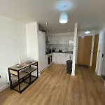Deluxe Central Apartment - Fast Wifi- Utilitia Arena - Icc - Sea Life Centre