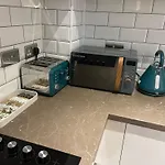 Deluxe Central Apartment - Fast Wifi- Utilitia Arena - Icc - Sea Life Centre