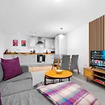 Modern City Centre 2 Bedroom Apartment By Azura Nights
