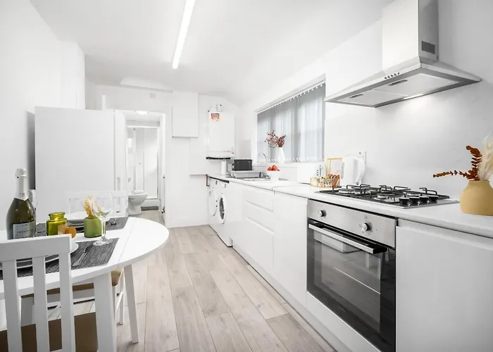 Exceptional Canal Side Apartment - Parking - Perry Barr