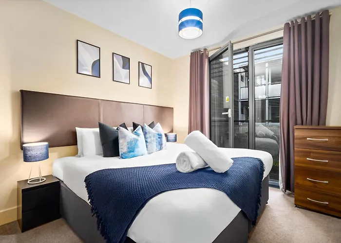 City Centre - Chinatown - Apartment - Balcony - Secure Parking - Fast Wifi - 39A