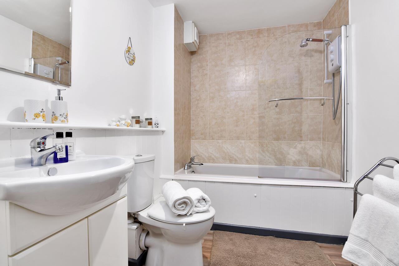 Xclusive Living In Centre, Kings Court Apartment *