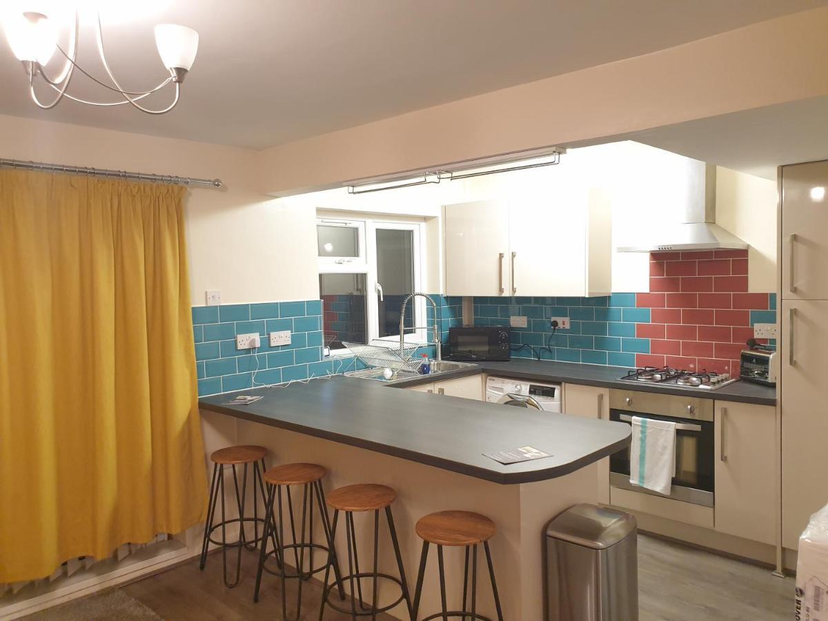 A Modern North Stylish 3 Bedroom 4 Bed House By Be More Homely Serviced & Will Sleep 6 Free Parking & Wifi Birmingham