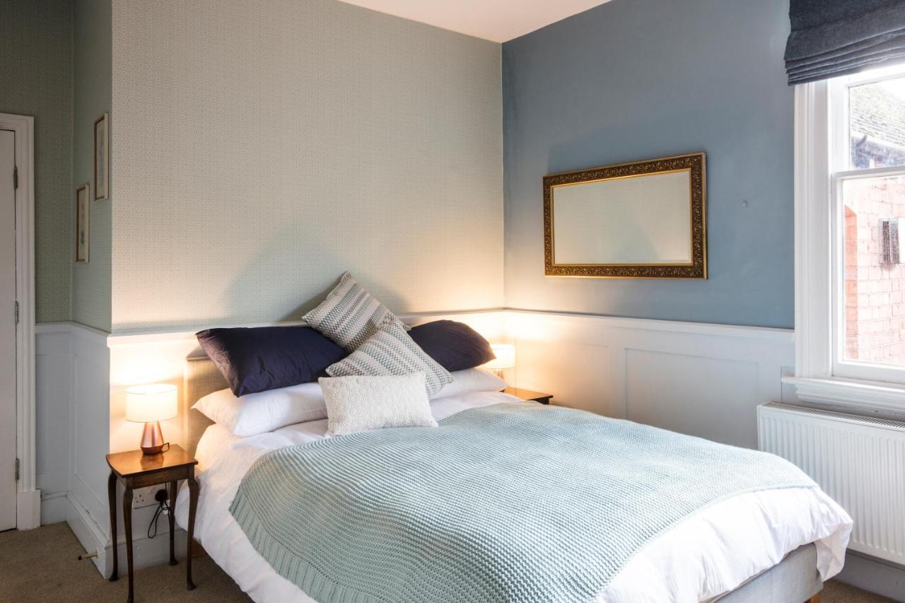 Bournville House & Cafe Bed & Breakfast