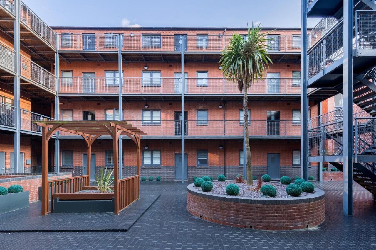 Apartment 24-7 Secured City Centre Apartments With Free Underground Parking And Wifi
