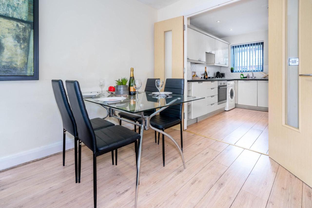 Centre Townhouse - 3 Bedrooms - Garage - Parking - Rated Holiday home