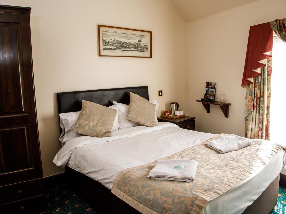 The Old Crown Inn 2*