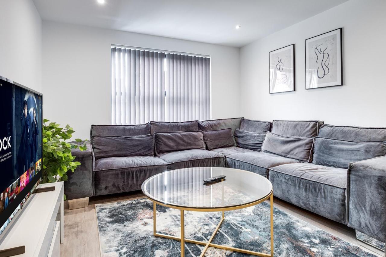 Ebra Stays - Choice Of 2 Or 3 Individual Beds - Luxury New Build ✪ Centre, Digbeth ✓ Smart Tv's & Large Corner Sofa - Birmingham
