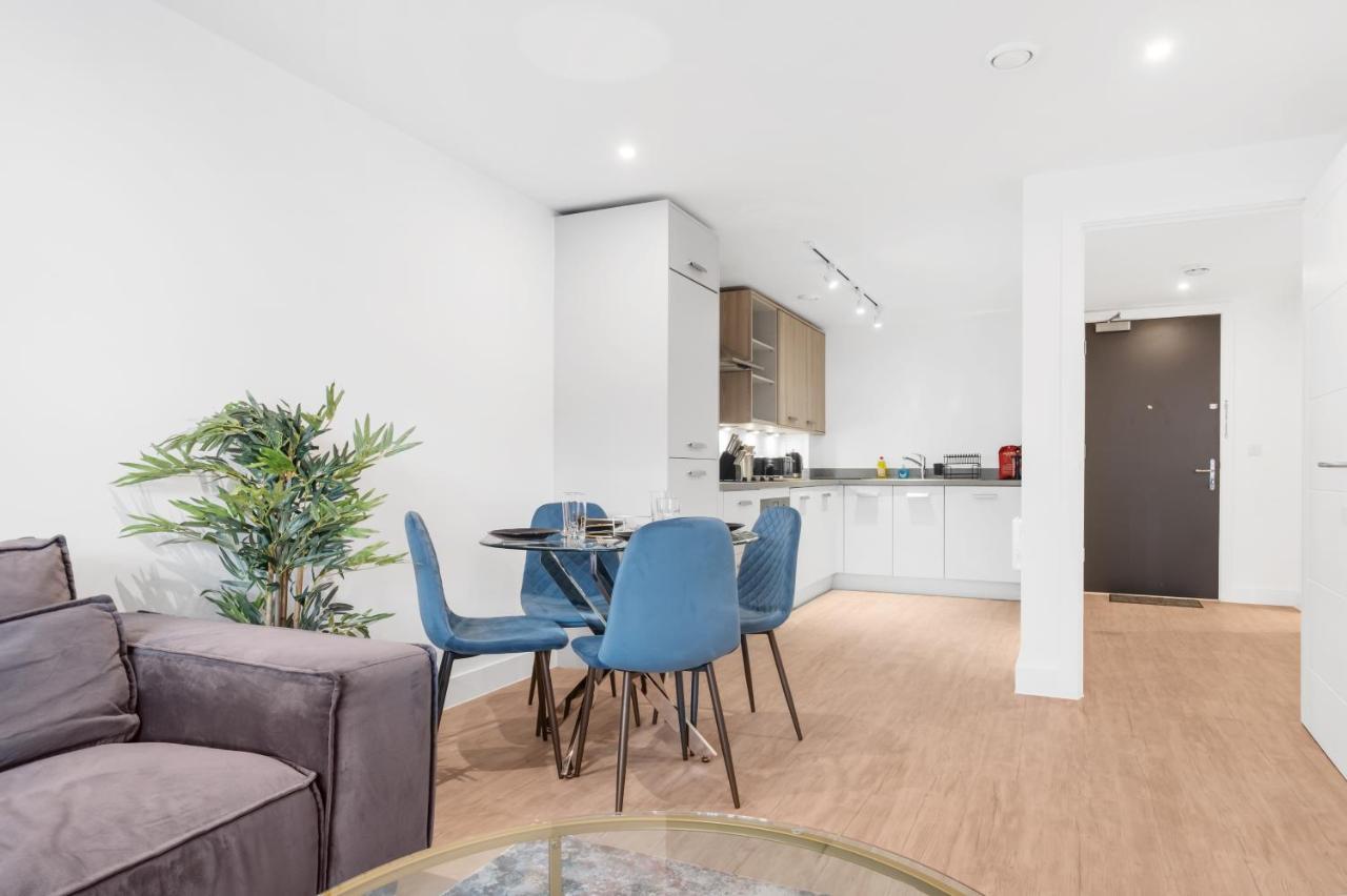 Ebra Stays - Choice Of 2 Or 3 Individual Beds - Luxury New Build ✪ Centre, Digbeth ✓ Smart Tv's & Large Corner Sofa - Apartment