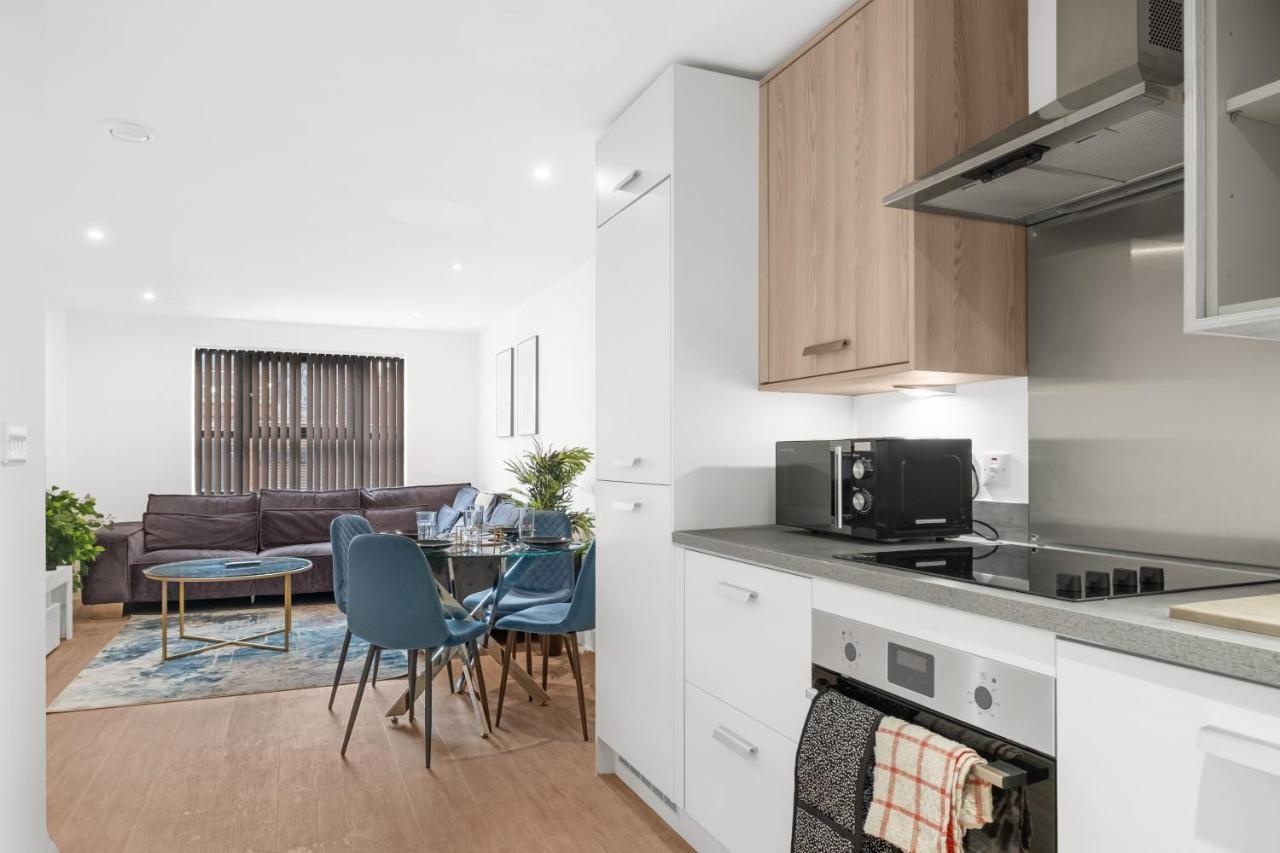 Apartment Ebra Stays - Choice Of 2 Or 3 Individual Beds - Luxury New Build ✪ Centre, Digbeth ✓ Smart Tv's & Large Corner Sofa - Birmingham