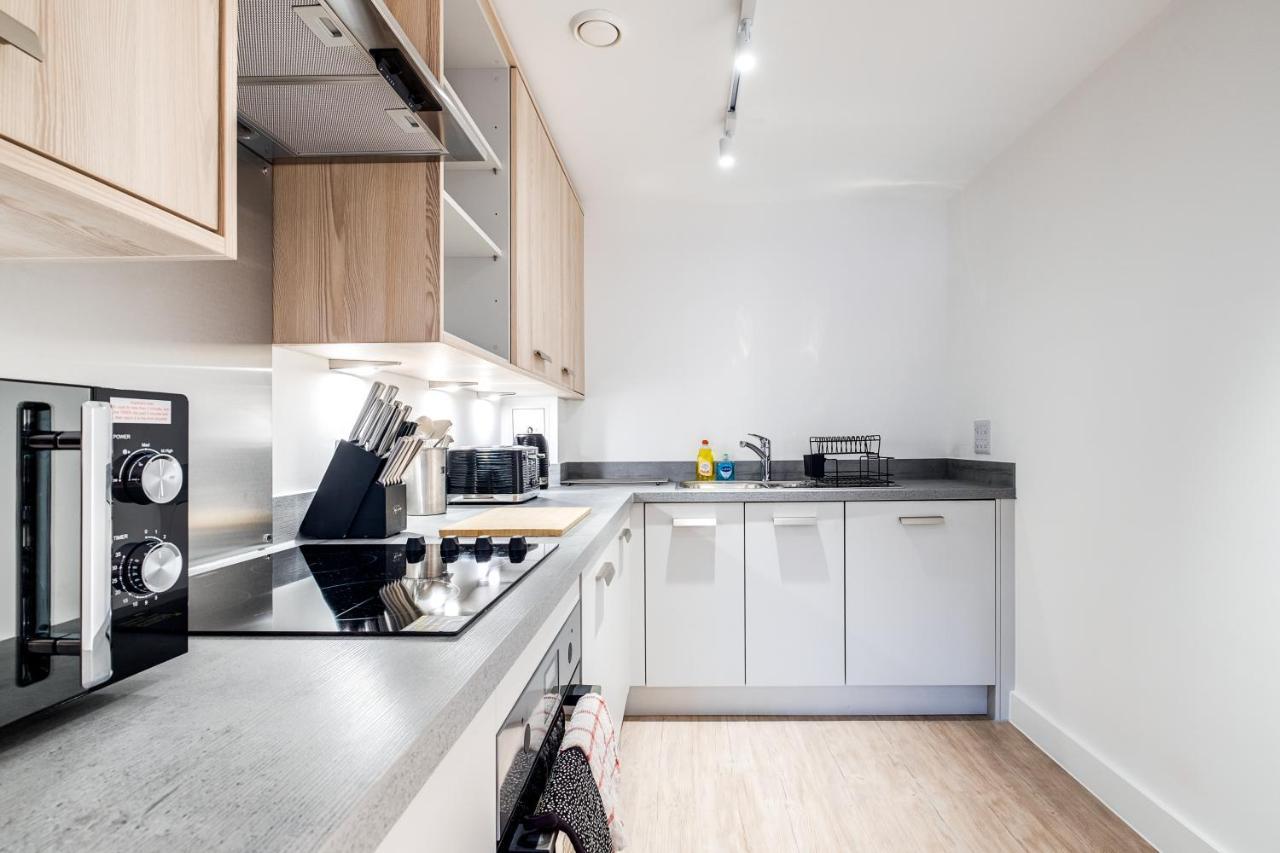 Ebra Stays - Choice Of 2 Or 3 Individual Beds - Luxury New Build ✪ Centre, Digbeth ✓ Smart Tv's & Large Corner Sofa - *