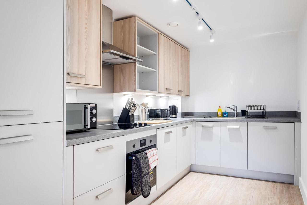 Apartment Ebra Stays - Choice Of 2 Or 3 Individual Beds - Luxury New Build ✪ Centre, Digbeth ✓ Smart Tv's & Large Corner Sofa - Birmingham