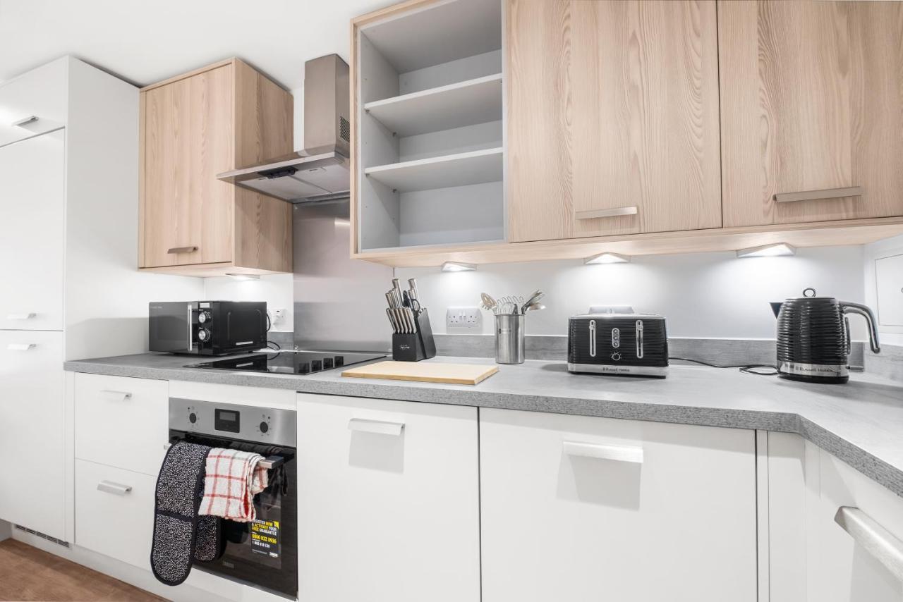 Apartment Ebra Stays - Choice Of 2 Or 3 Individual Beds - Luxury New Build ✪ Centre, Digbeth ✓ Smart Tv's & Large Corner Sofa - Birmingham