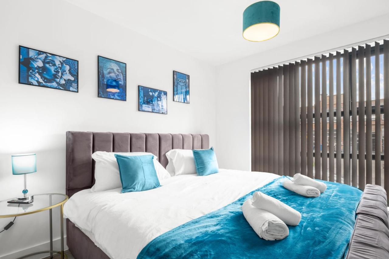Ebra Stays - Choice Of 2 Or 3 Individual Beds - Luxury New Build ✪ Centre, Digbeth ✓ Smart Tv's & Large Corner Sofa - Apartment