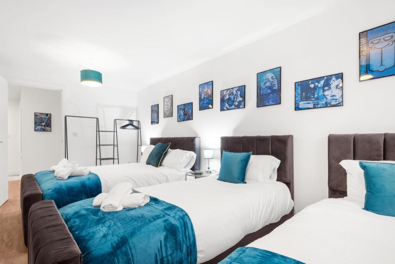 Ebra Stays - Choice Of 2 Or 3 Individual Beds - Luxury New Build ✪ Centre, Digbeth ✓ Smart Tv's & Large Corner Sofa - Birmingham