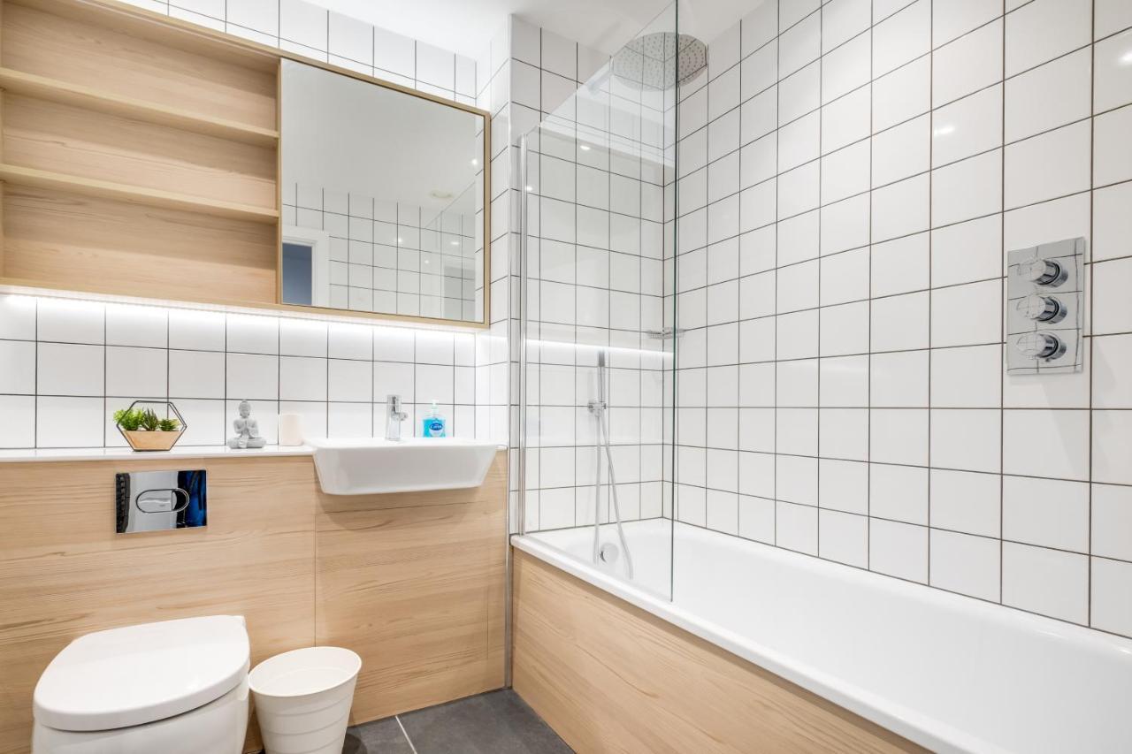Apartment Ebra Stays - Choice Of 2 Or 3 Individual Beds - Luxury New Build ✪ Centre, Digbeth ✓ Smart Tv's & Large Corner Sofa - *