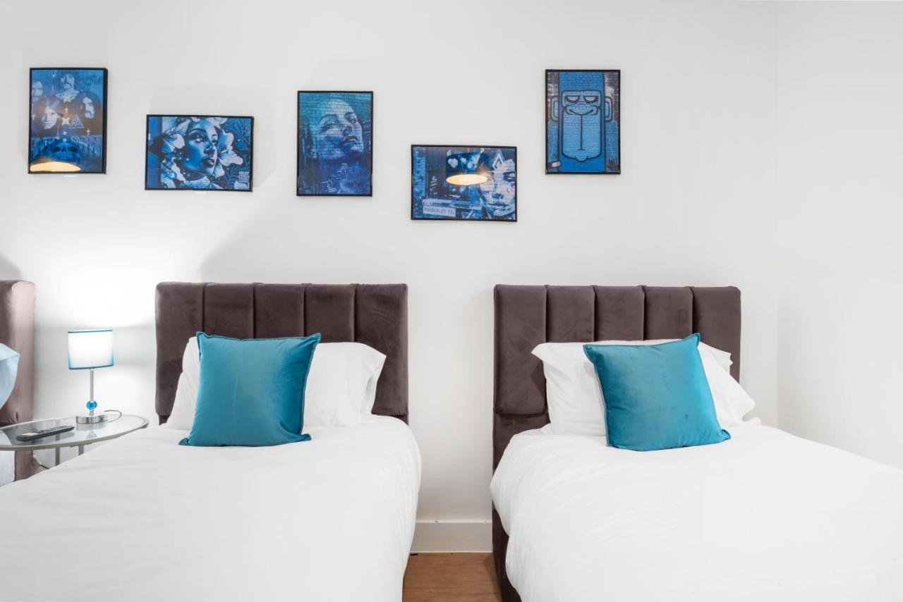 Ebra Stays - Choice Of 2 Or 3 Individual Beds - Luxury New Build ✪ Centre, Digbeth ✓ Smart Tv's & Large Corner Sofa - Apartment