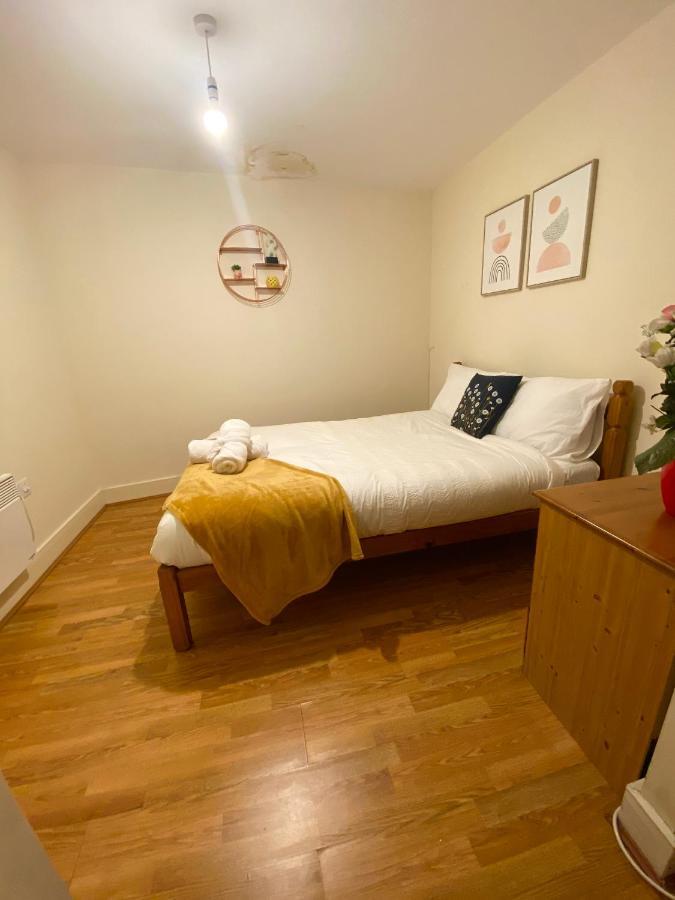Swanky With Free Wifi Apartment