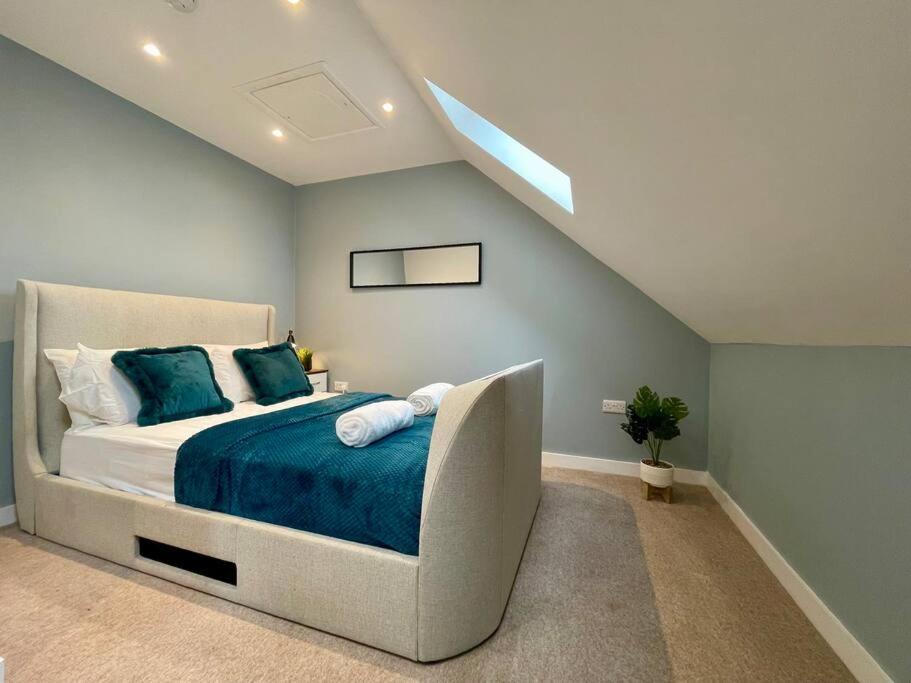 Big Modern House - 15min To Nec - Sleeps 10 Holiday home
