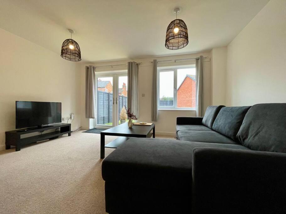 Big Modern House - 15min To Nec - Sleeps 10