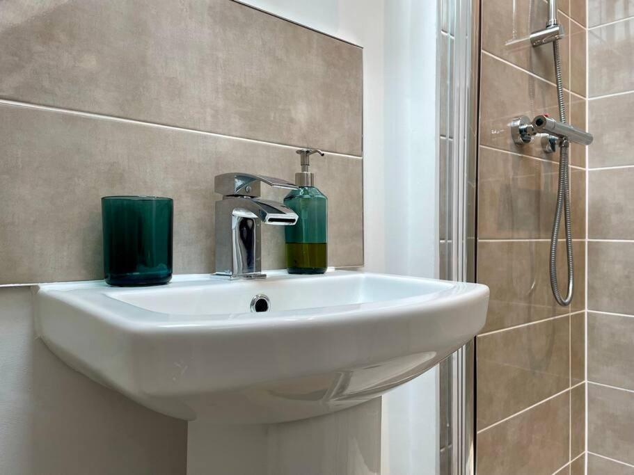 Big Modern House - 15min To Nec - Sleeps 10 Birmingham