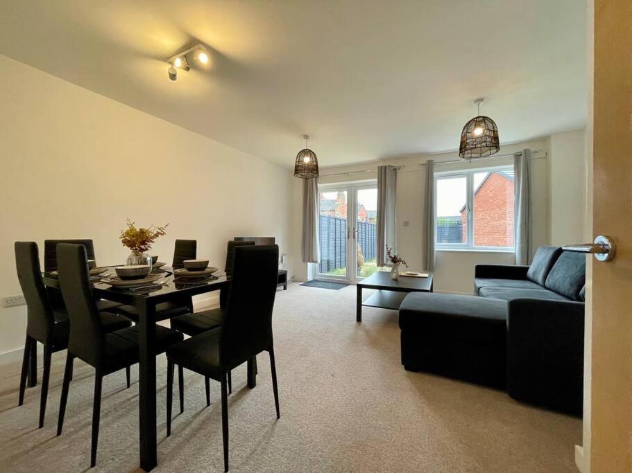 Big Modern House - 15min To Nec - Sleeps 10 Holiday home Birmingham