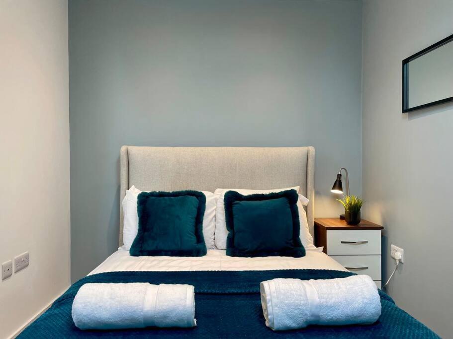 Big Modern House - 15min To Nec - Sleeps 10