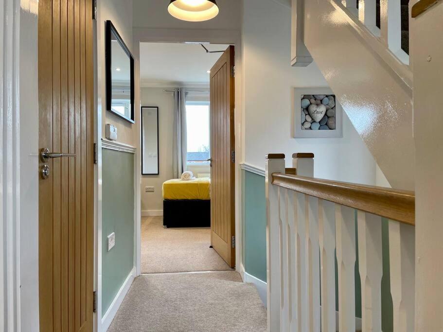 Big Modern House - 15min To Nec - Sleeps 10 Holiday home *