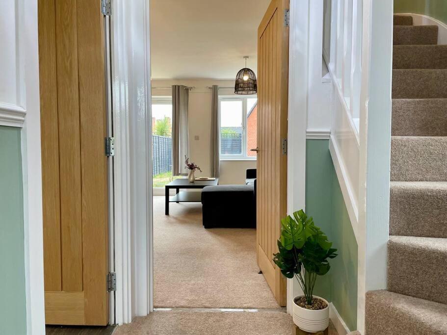 Big Modern House - 15min To Nec - Sleeps 10 Holiday home *