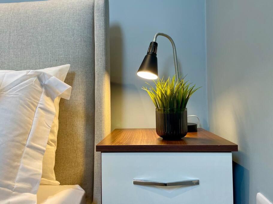 Holiday home Big Modern House - 15min To Nec - Sleeps 10